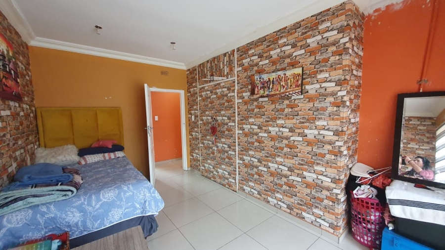 5 Bedroom Property for Sale in Brackendowns Gauteng