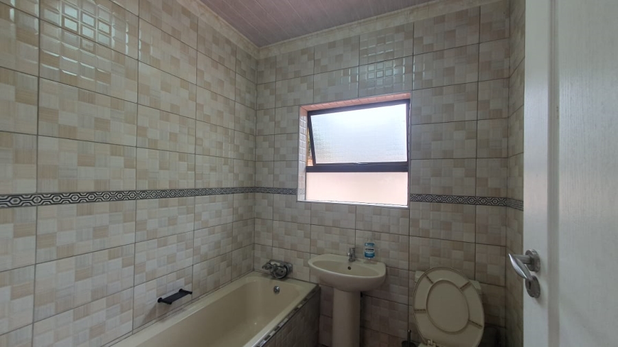 5 Bedroom Property for Sale in Brackendowns Gauteng