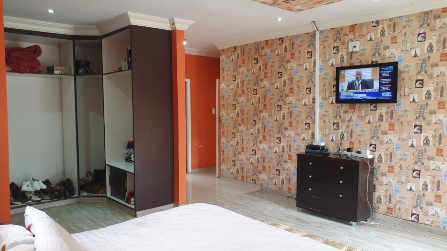 5 Bedroom Property for Sale in Brackendowns Gauteng