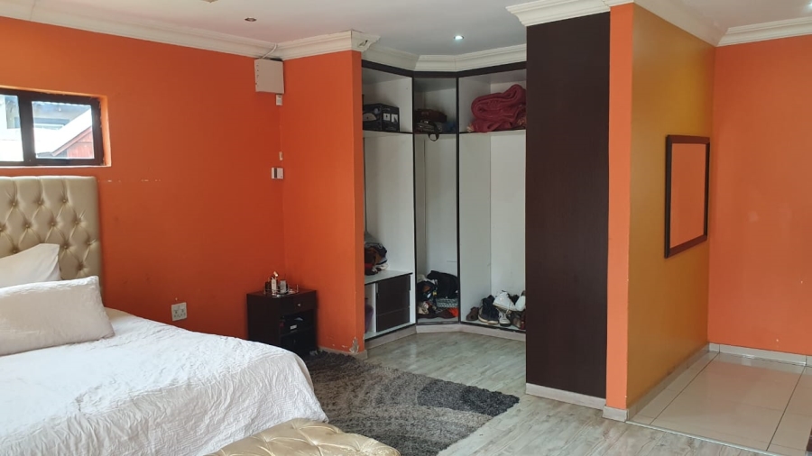 5 Bedroom Property for Sale in Brackendowns Gauteng