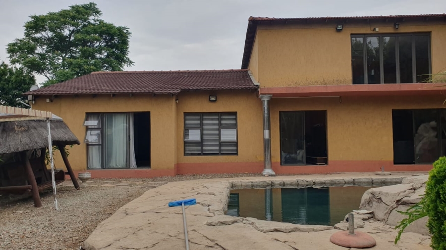 5 Bedroom Property for Sale in Brackendowns Gauteng