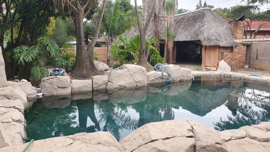 5 Bedroom Property for Sale in Brackendowns Gauteng