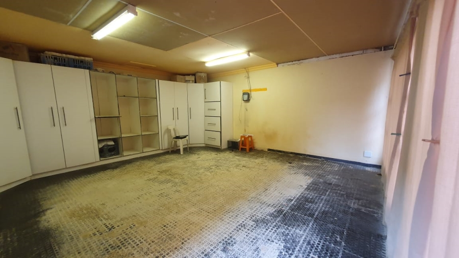 5 Bedroom Property for Sale in Brackendowns Gauteng