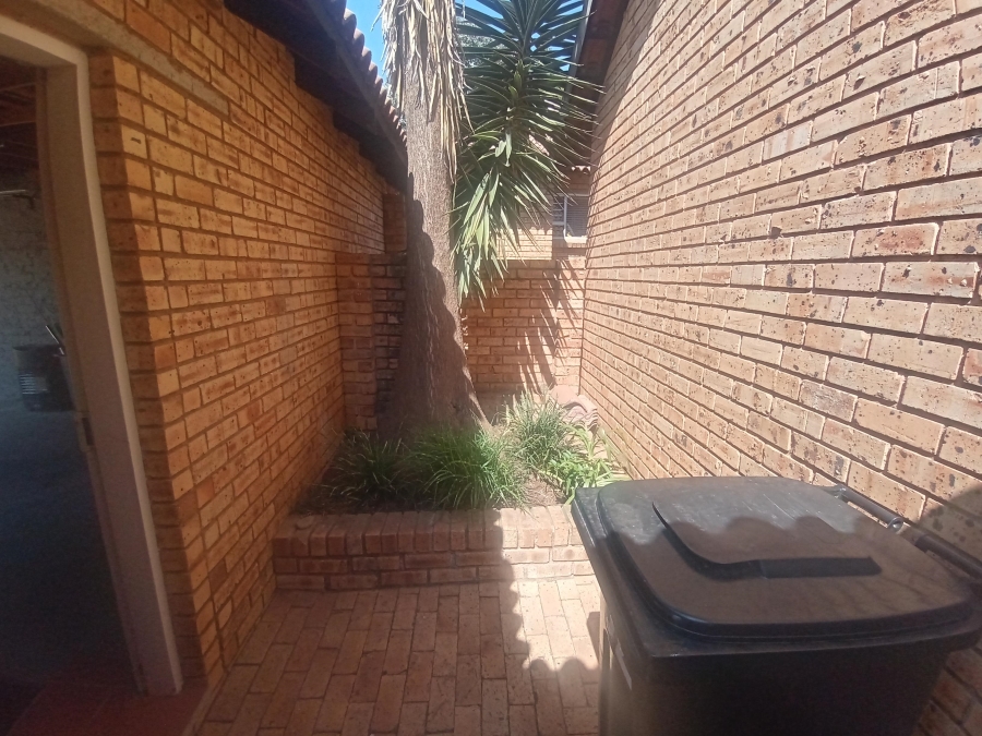 3 Bedroom Property for Sale in Glenvista Gauteng