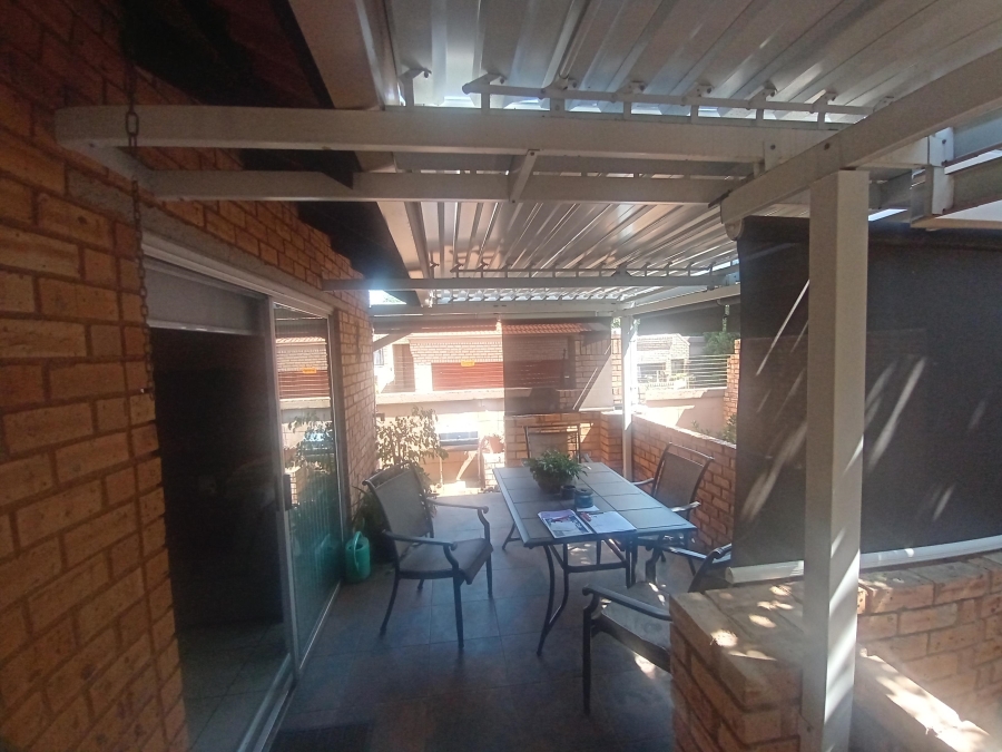 3 Bedroom Property for Sale in Glenvista Gauteng