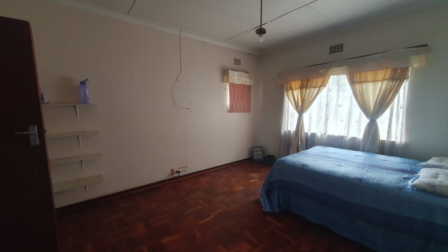 4 Bedroom Property for Sale in Linmeyer Gauteng