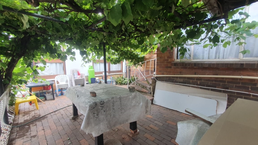 4 Bedroom Property for Sale in Linmeyer Gauteng