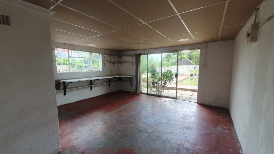 4 Bedroom Property for Sale in Linmeyer Gauteng