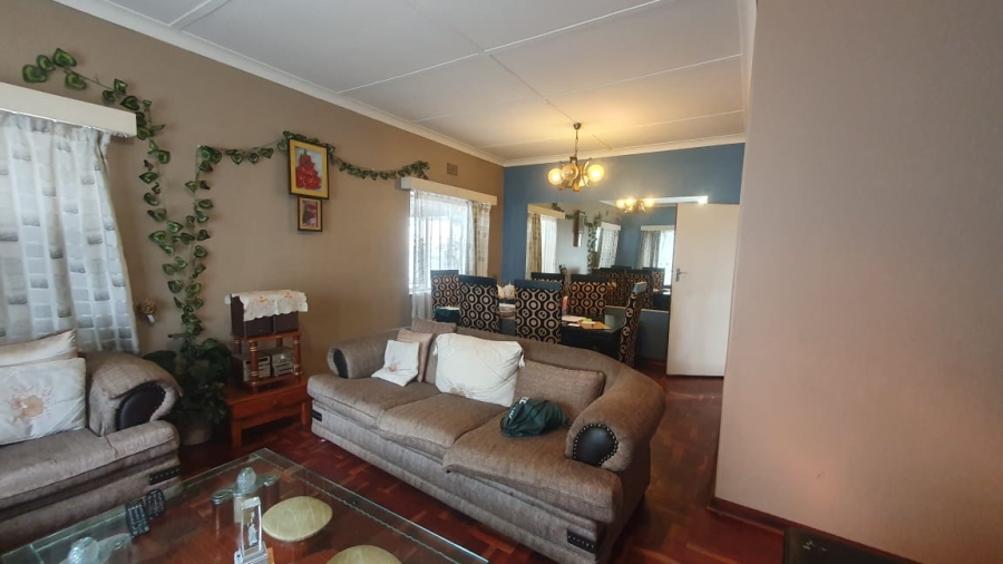 4 Bedroom Property for Sale in Linmeyer Gauteng
