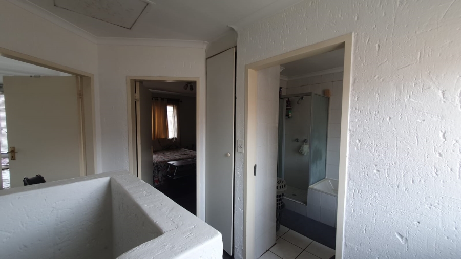 2 Bedroom Property for Sale in Glenvista Gauteng