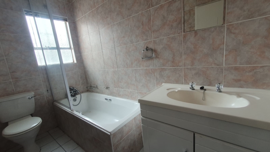 2 Bedroom Property for Sale in New Redruth Gauteng