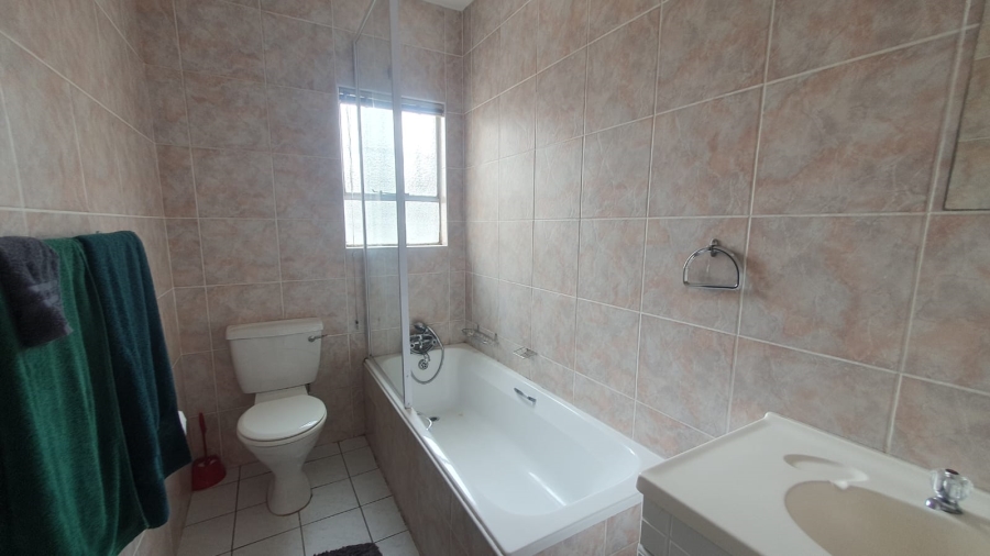 2 Bedroom Property for Sale in New Redruth Gauteng