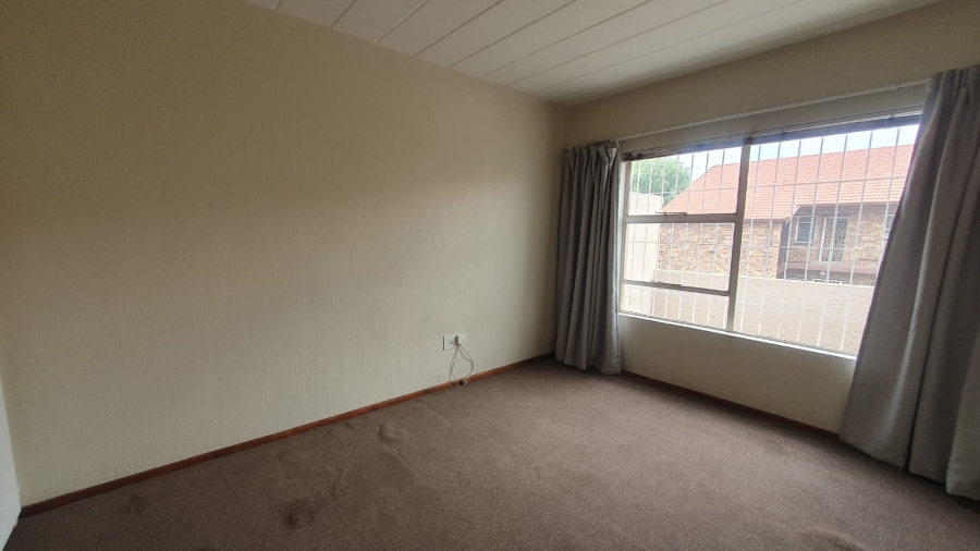 2 Bedroom Property for Sale in New Redruth Gauteng