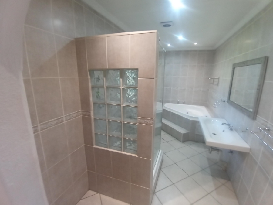 4 Bedroom Property for Sale in Brackenhurst Gauteng