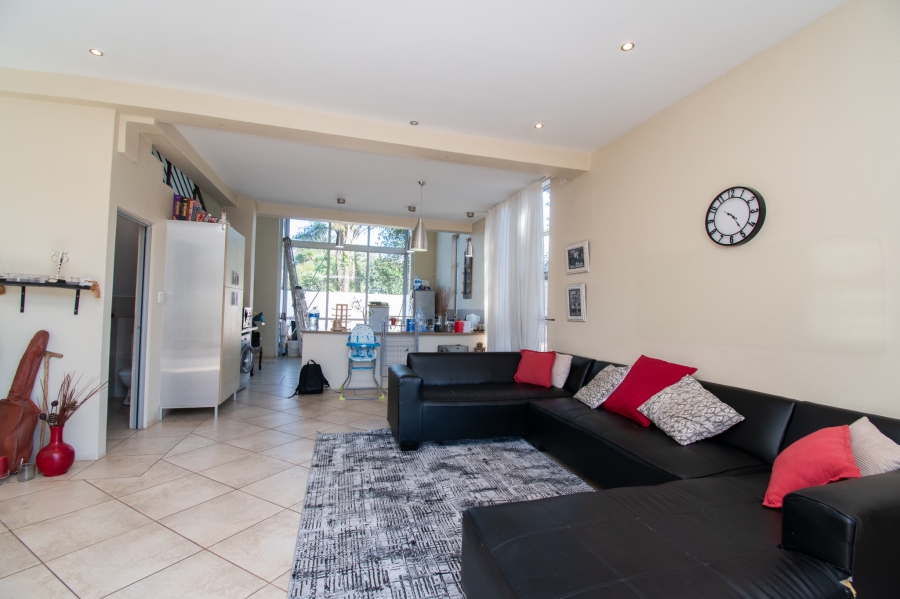 To Let 2 Bedroom Property for Rent in Melville Gauteng