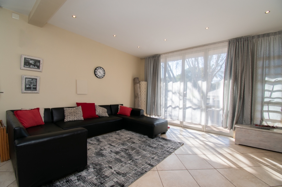 To Let 2 Bedroom Property for Rent in Melville Gauteng