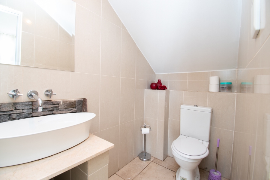 To Let 2 Bedroom Property for Rent in Melville Gauteng