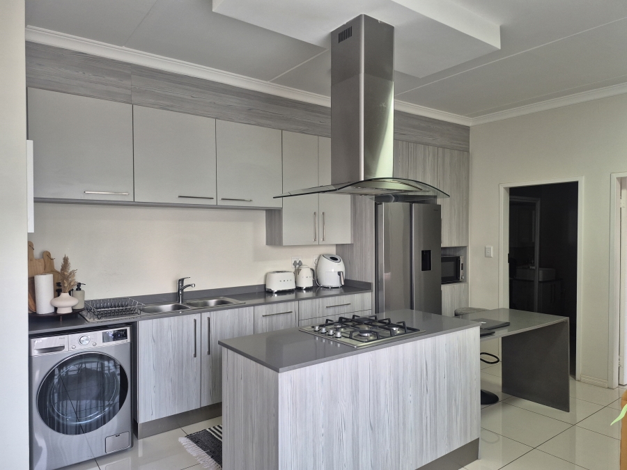 1 Bedroom Property for Sale in Erand Gardens Gauteng