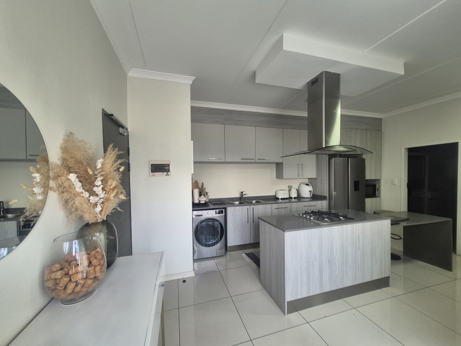 1 Bedroom Property for Sale in Erand Gardens Gauteng