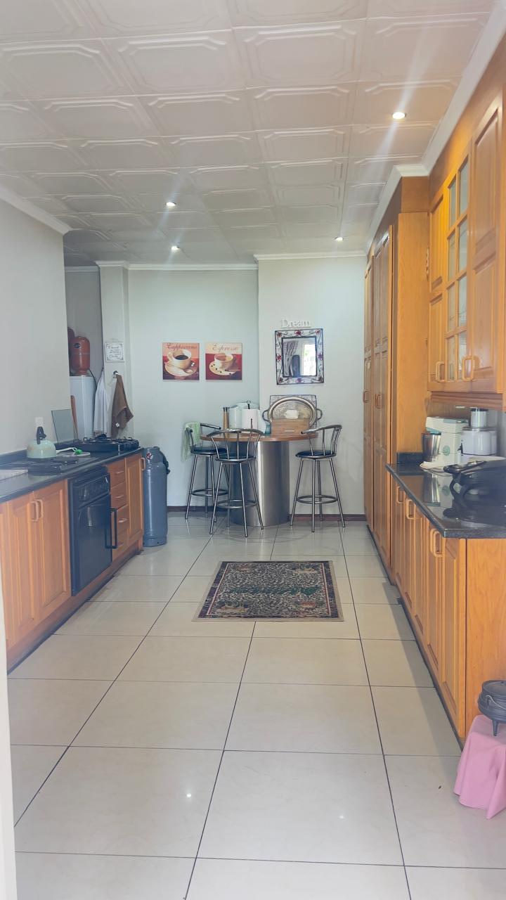 8 Bedroom Property for Sale in Lynnwood Glen Gauteng