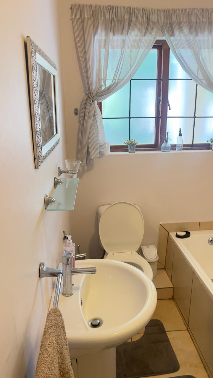 8 Bedroom Property for Sale in Lynnwood Glen Gauteng