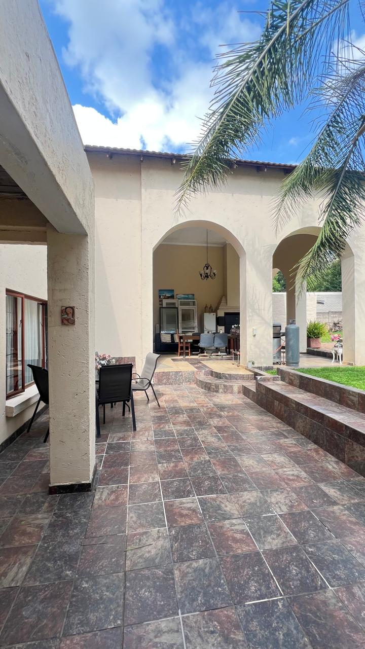 8 Bedroom Property for Sale in Lynnwood Glen Gauteng