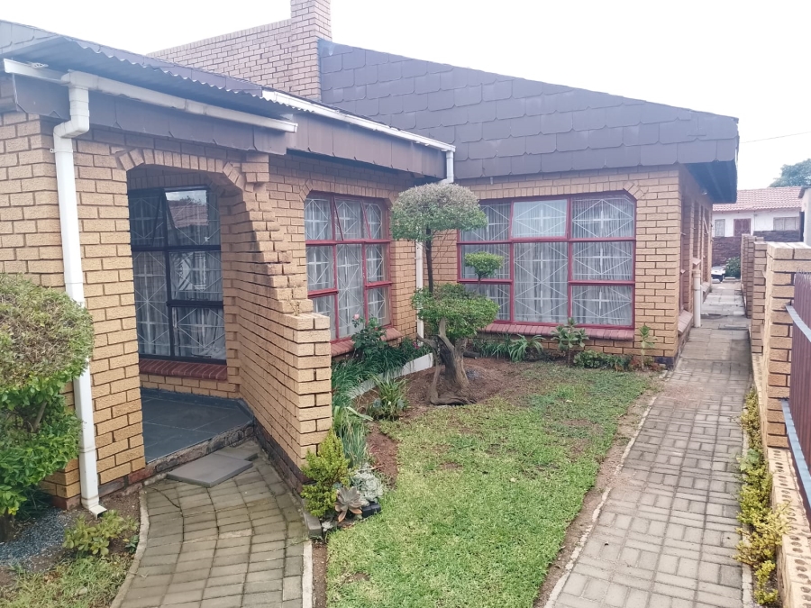 4 Bedroom Property for Sale in Mamelodi East Gauteng