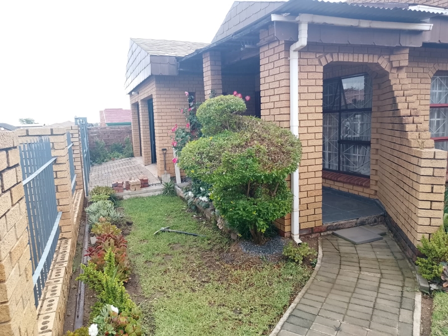 4 Bedroom Property for Sale in Mamelodi East Gauteng