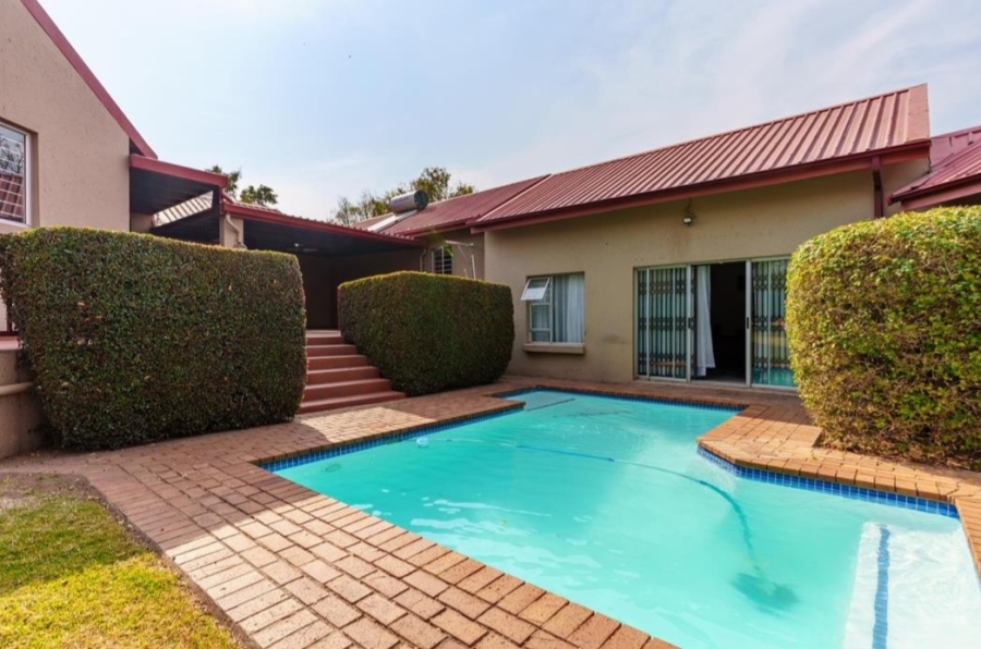 11 Bedroom Property for Sale in Carlswald Gauteng
