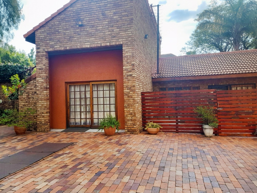 1 Bedroom Property for Sale in Bryanston Gauteng
