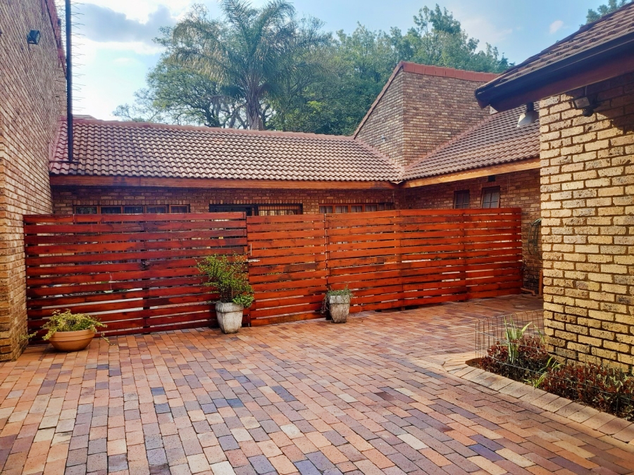 1 Bedroom Property for Sale in Bryanston Gauteng