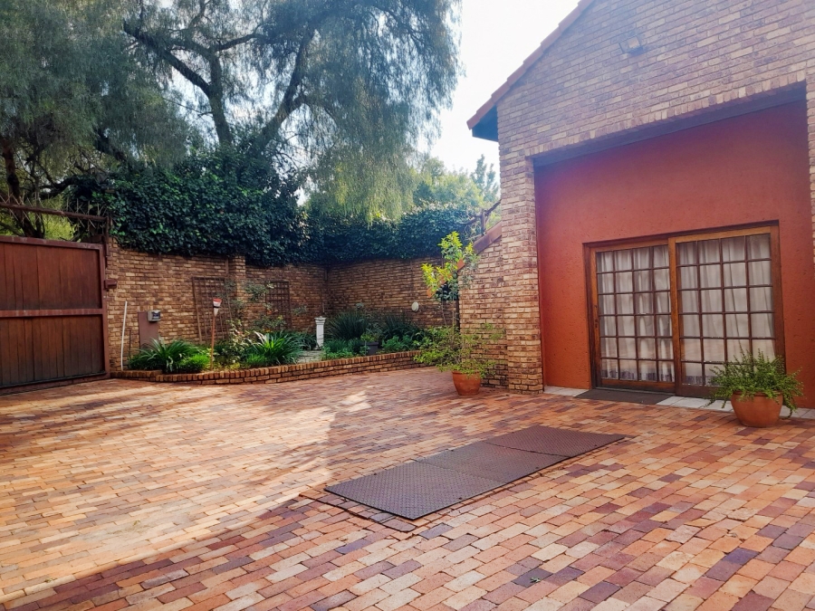 1 Bedroom Property for Sale in Bryanston Gauteng