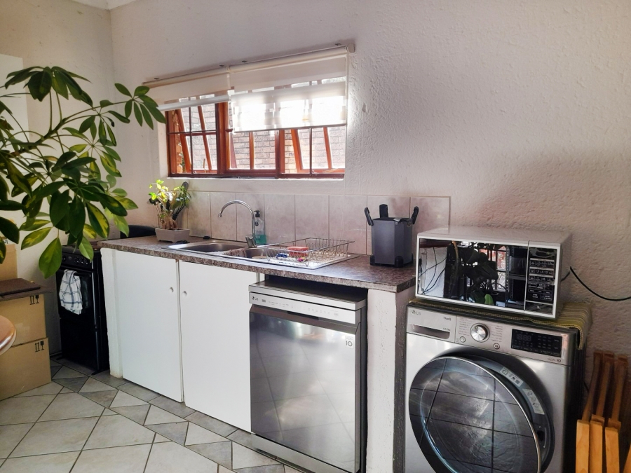 1 Bedroom Property for Sale in Bryanston Gauteng