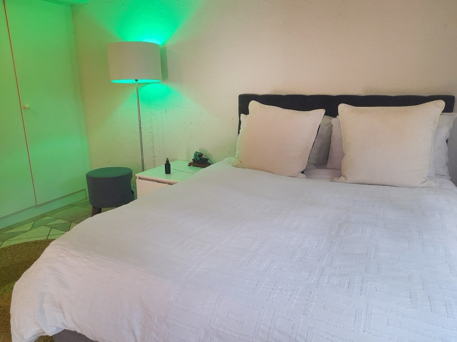 1 Bedroom Property for Sale in Bryanston Gauteng