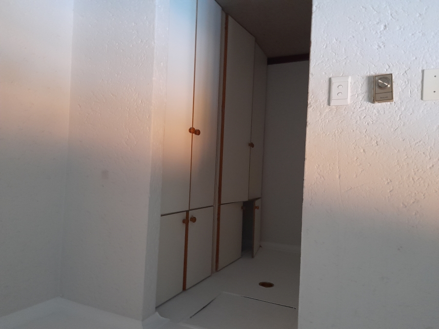 1 Bedroom Property for Sale in Bryanston Gauteng