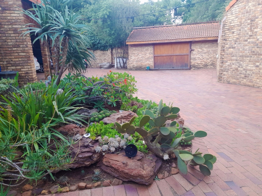 1 Bedroom Property for Sale in Bryanston Gauteng