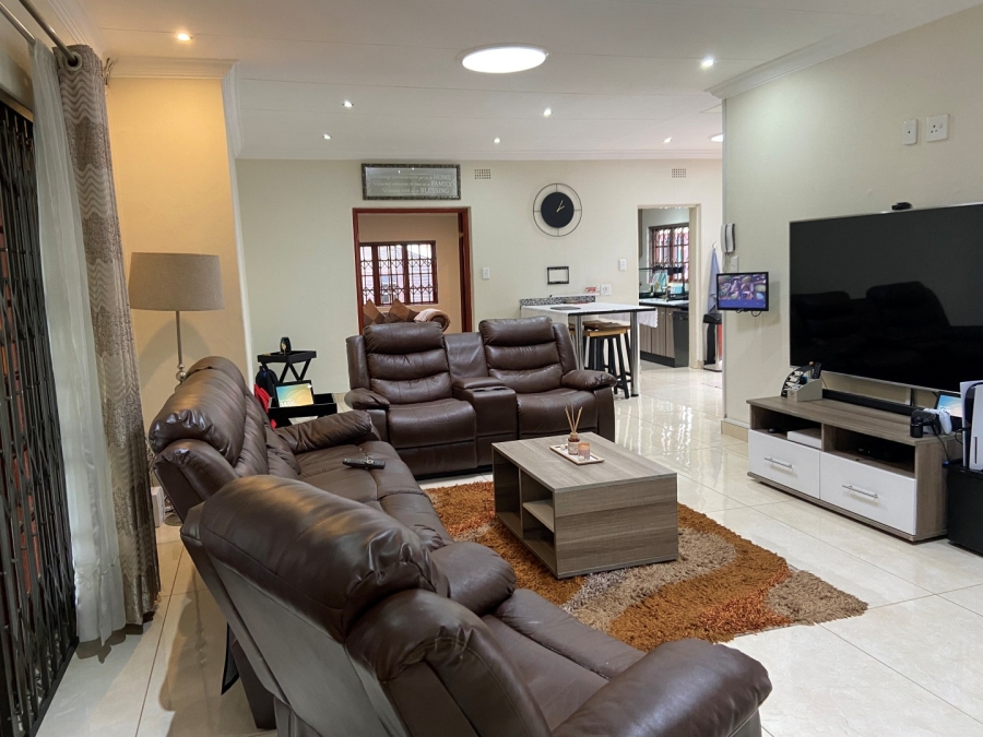 To Let 4 Bedroom Property for Rent in Northcliff Gauteng