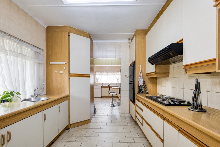 8 Bedroom Property for Sale in Lyndhurst Gauteng