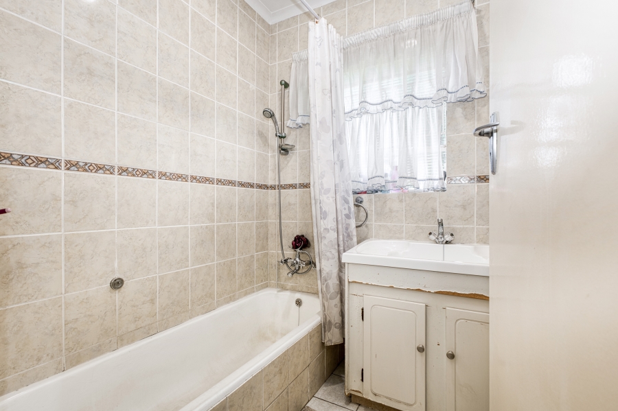 8 Bedroom Property for Sale in Lyndhurst Gauteng