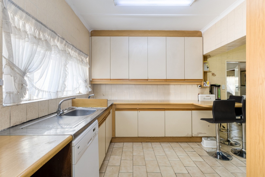 8 Bedroom Property for Sale in Lyndhurst Gauteng