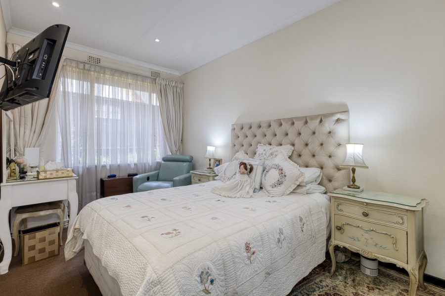 8 Bedroom Property for Sale in Lyndhurst Gauteng