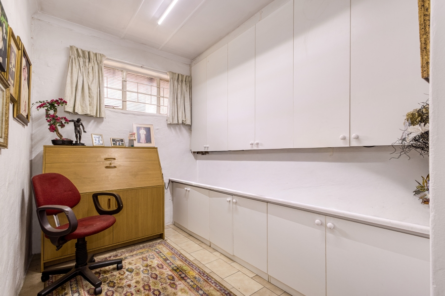 8 Bedroom Property for Sale in Lyndhurst Gauteng