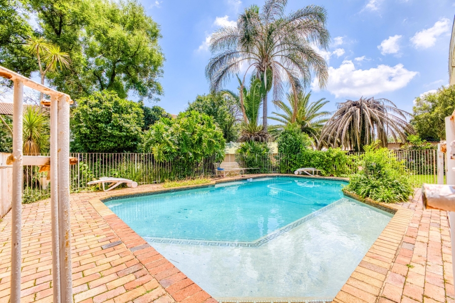 8 Bedroom Property for Sale in Lyndhurst Gauteng