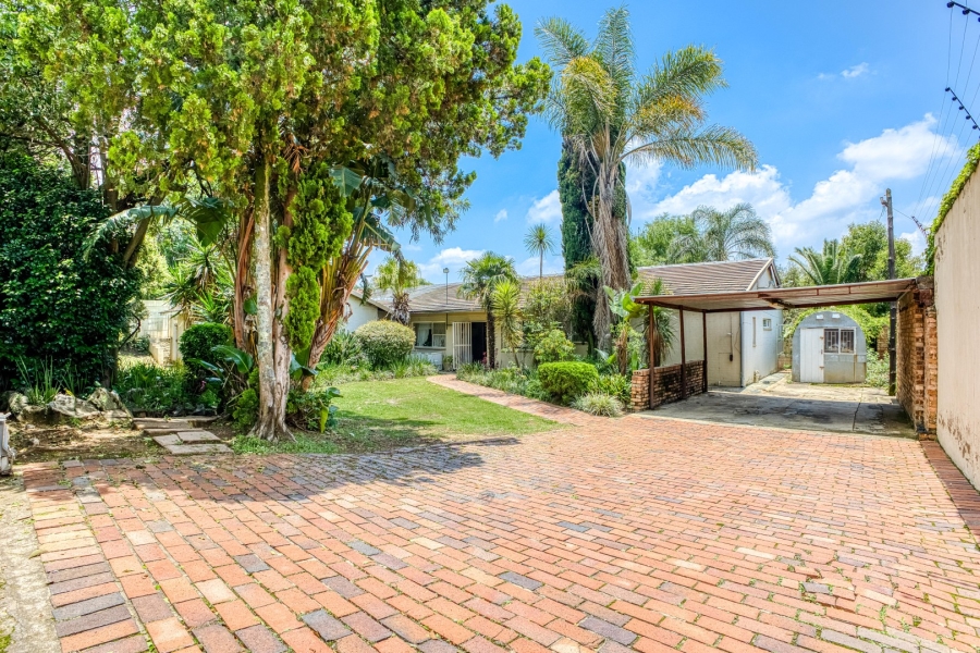 8 Bedroom Property for Sale in Lyndhurst Gauteng