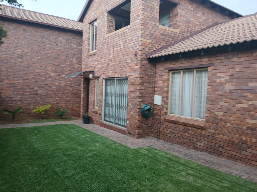 To Let 3 Bedroom Property for Rent in Sundowner Gauteng