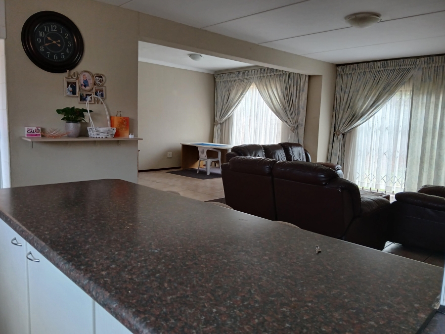 To Let 3 Bedroom Property for Rent in Sundowner Gauteng