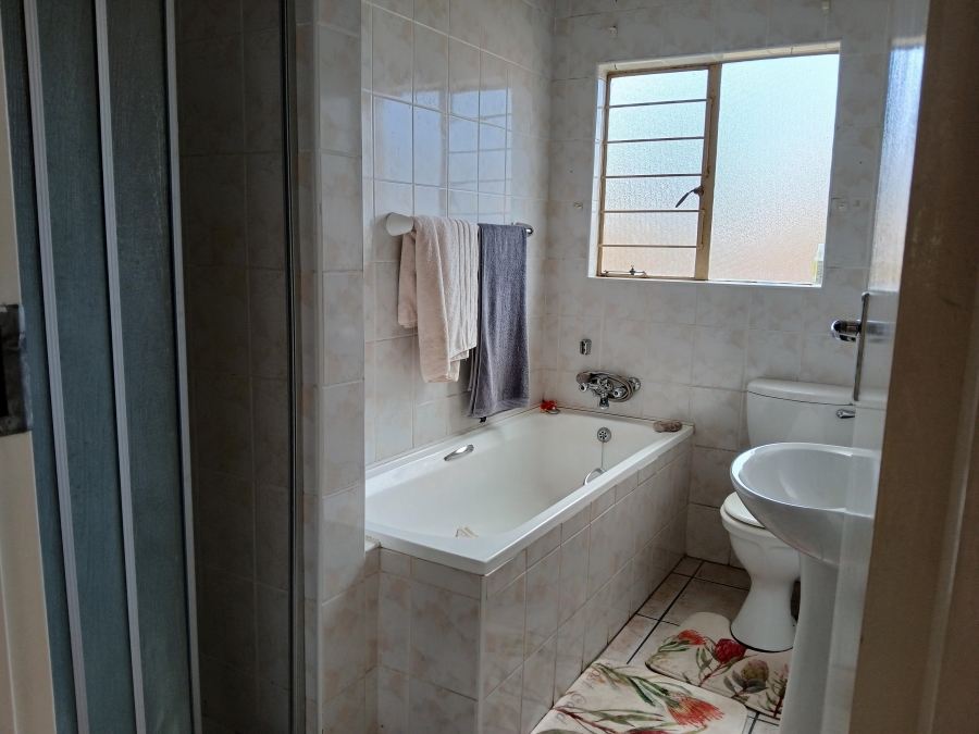 To Let 3 Bedroom Property for Rent in Sundowner Gauteng