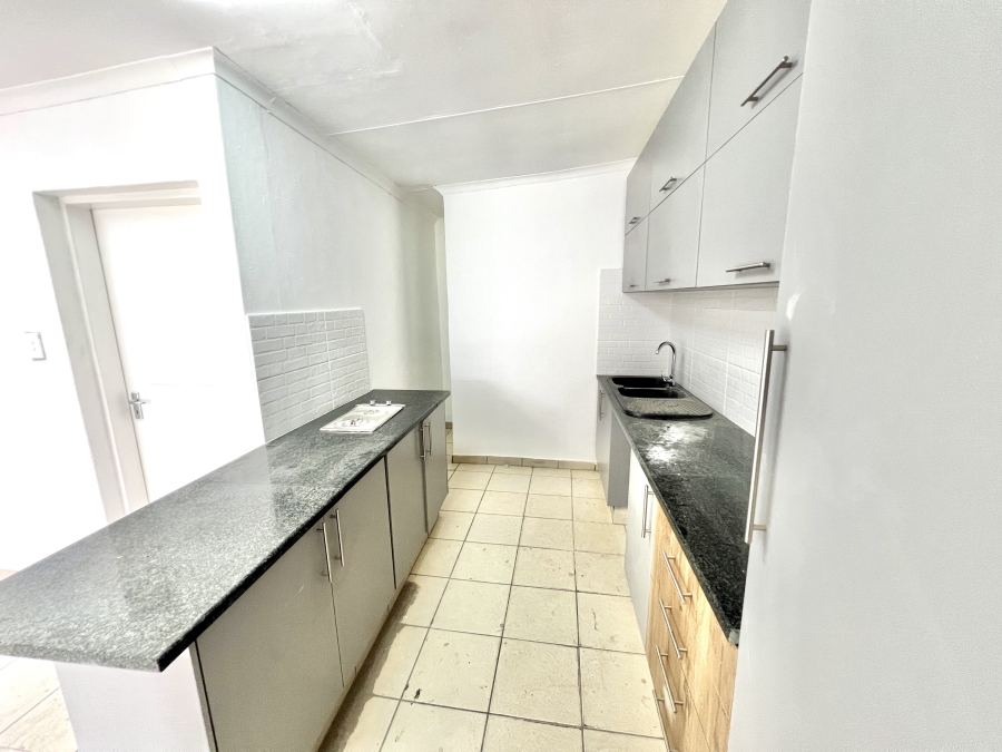 To Let 1 Bedroom Property for Rent in Vorna Valley Gauteng