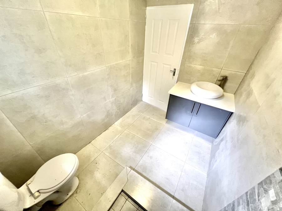 To Let 1 Bedroom Property for Rent in Vorna Valley Gauteng