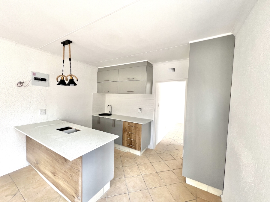 To Let 1 Bedroom Property for Rent in Vorna Valley Gauteng